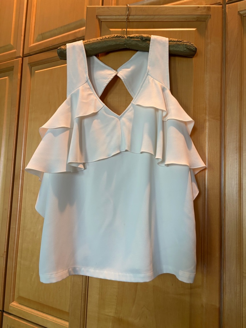 Trina Turk White Ruffle V-Neck Sleeveless Camisole